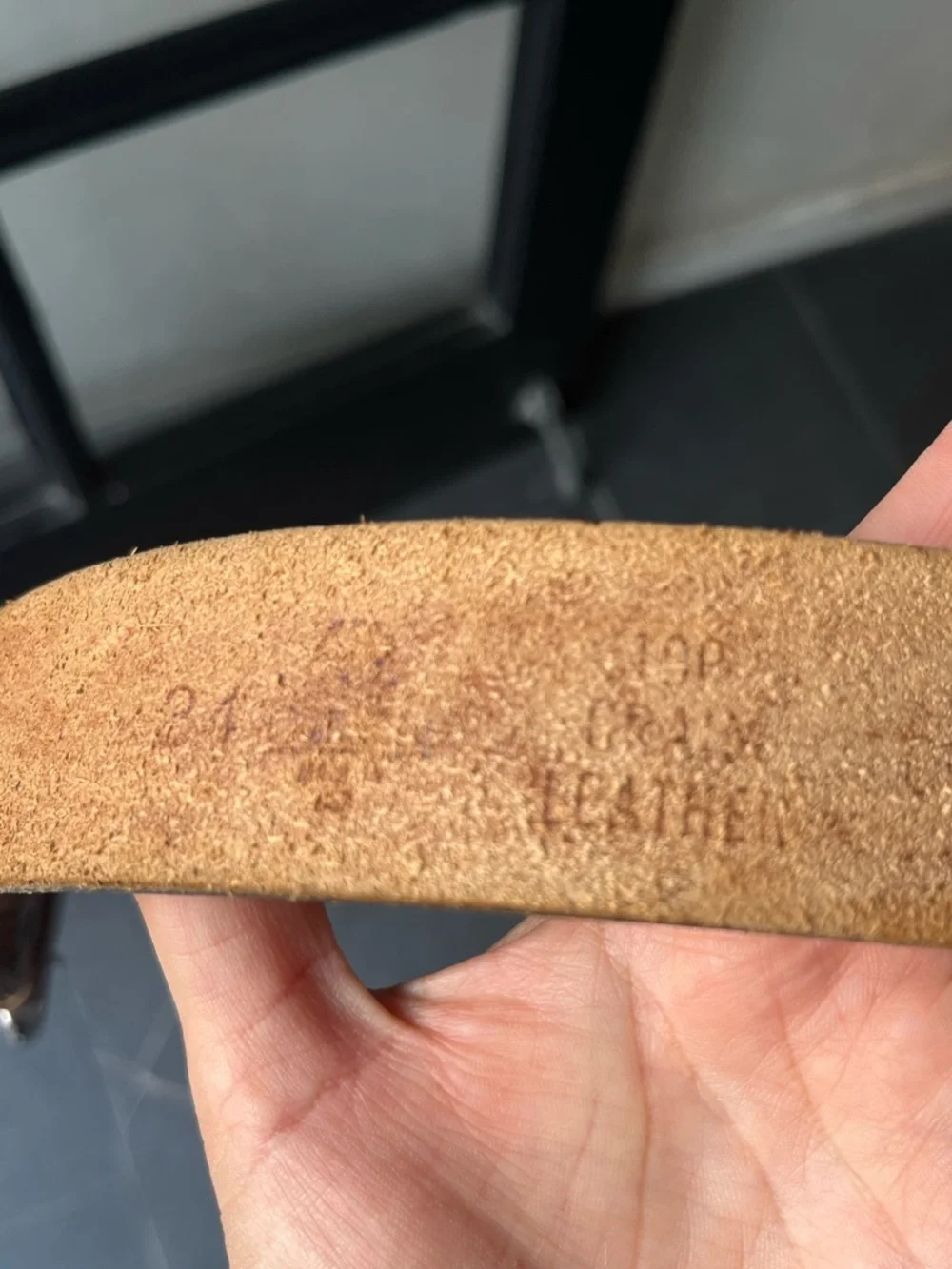 Beautiful Vintage Genuine Tooled Leather Leaf & Acorn Belt - Picture 5 of 5